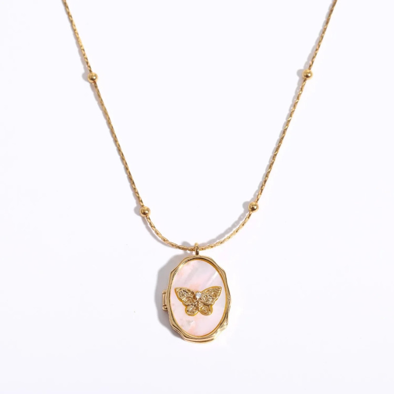 Collar Medallón Mariposa Dorada | Joya Original para Mujer