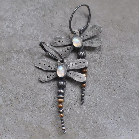Vue arrière des Boucles d'oreilles Pendantes Libéllule Design Metal Vintage Bronze