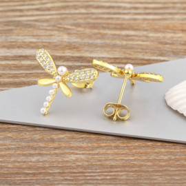 Détails des Boucles d'oreilles Libéllule en Zircon avec Perles Blanches et Strass couleur or