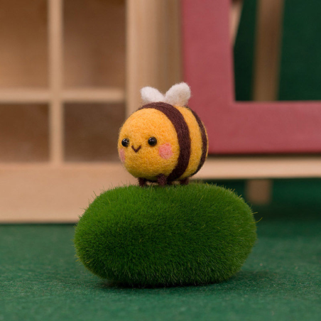 Porte-clés Adorable Petite Abeille faite main en feutre de laine modele 1