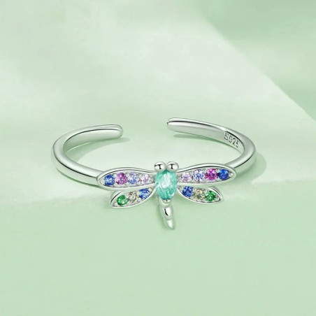 Vue de face Bague Libéllule en argent 925 avec ailes de libellule colorées - Ajustable !