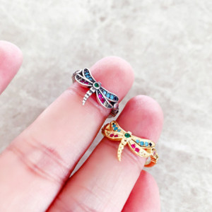 Face avant Bague Libéllule en Argent Sterling 925 libellule avec pierres de couleur - 2 couleurs au Choix !