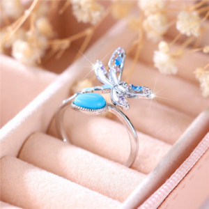 Vue de côté Bague Llibéllule couleur Argent Libéllule Bleure avec goutte d'eau