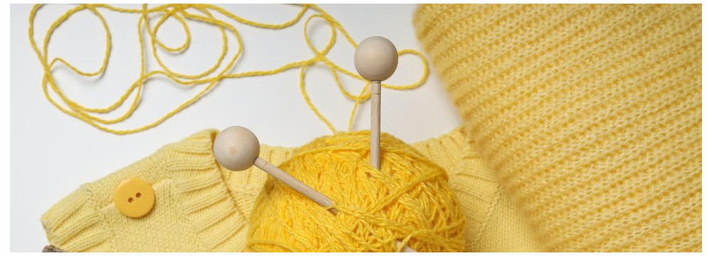 Botones de abeja y pequena merceria para coser