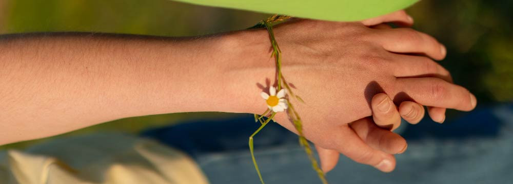 Pulsera de abeja: brazalete, cadena, plata y oro